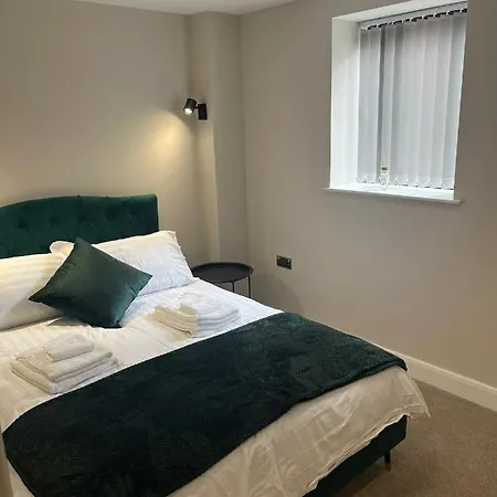 Tib Investments, Centenary House, 53 North St * Leeds (West Yorkshire)