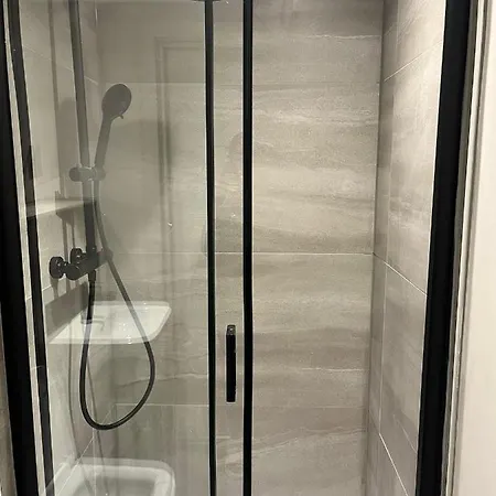 Tib Investments, Centenary House, 53 North St * ليدز