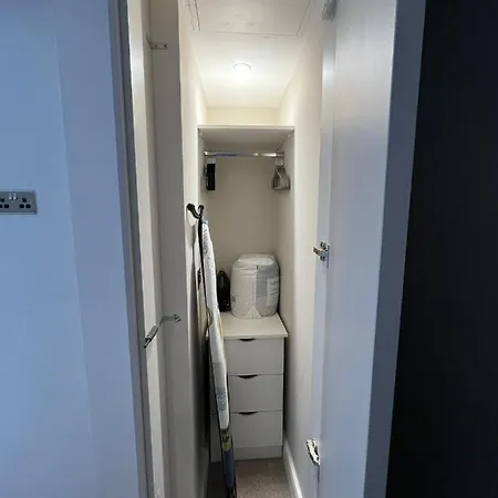 Tib Investments, Centenary House, 53 North St * Leeds (West Yorkshire)