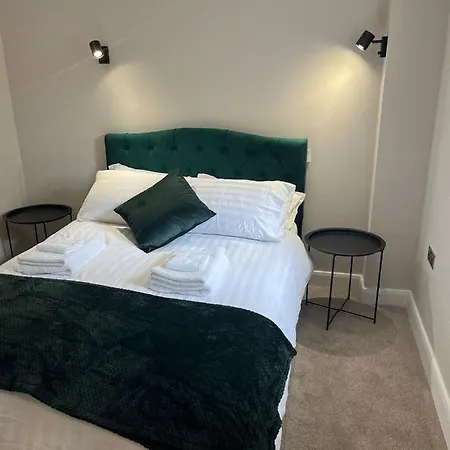Apartment Tib Investments, Centenary House, 53 North St *