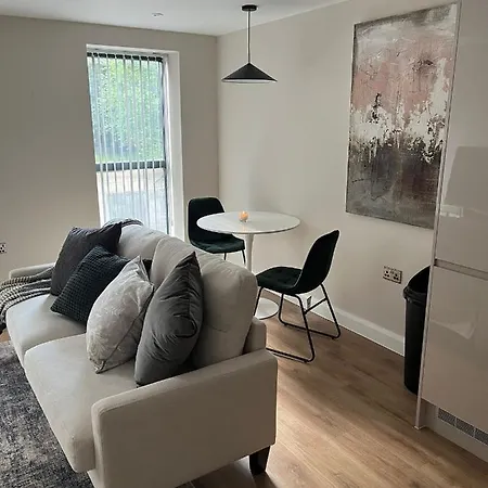 Tib Investments, Centenary House, 53 North St Λιντς