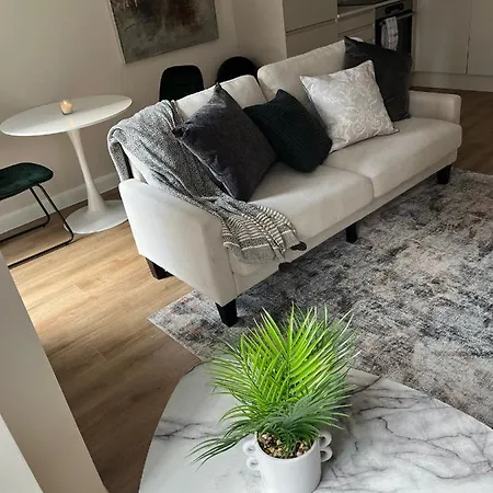 Tib Investments, Centenary House, 53 North St Λιντς